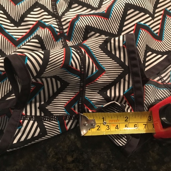 Lululemon Seawheeze Shorts 2014 Size 6 Chevron - Picture 5 of 5